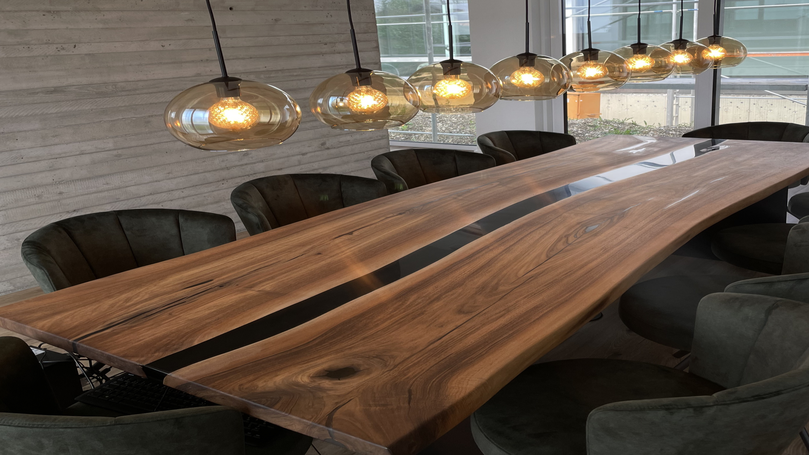 Baumstamm-Tisch Epoxdesign Baumstamm-Tisch Epoxdesign